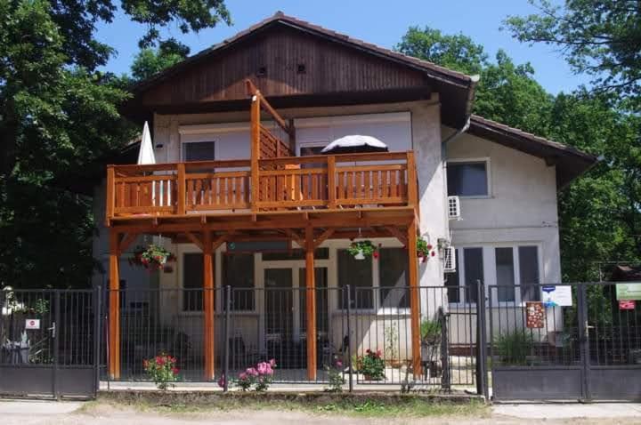 Toelgyfa Vendeghaz Hotel Балатонсепезд Екстериор снимка